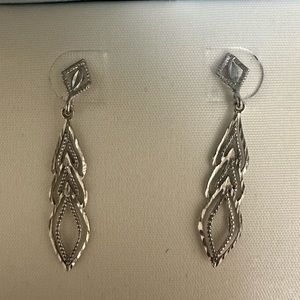 14k White Gold Dangle Earrings.